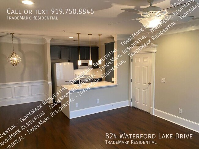 Foto del edificio - 824 Waterford Lake Dr