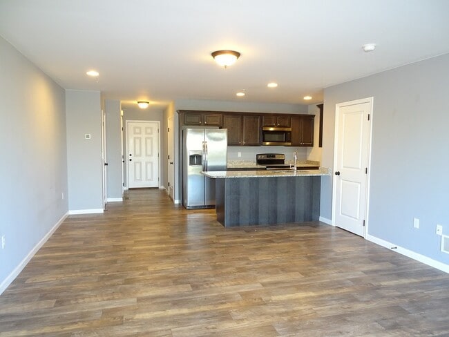 Building Photo - 229 Lakeside Xing