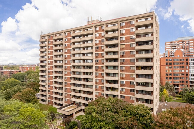 Building Photo - Chateau Doral