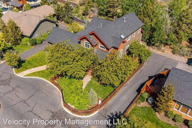 Building Photo - 3 br, 2.5 bath House - 19338 SW Laurelhurs...