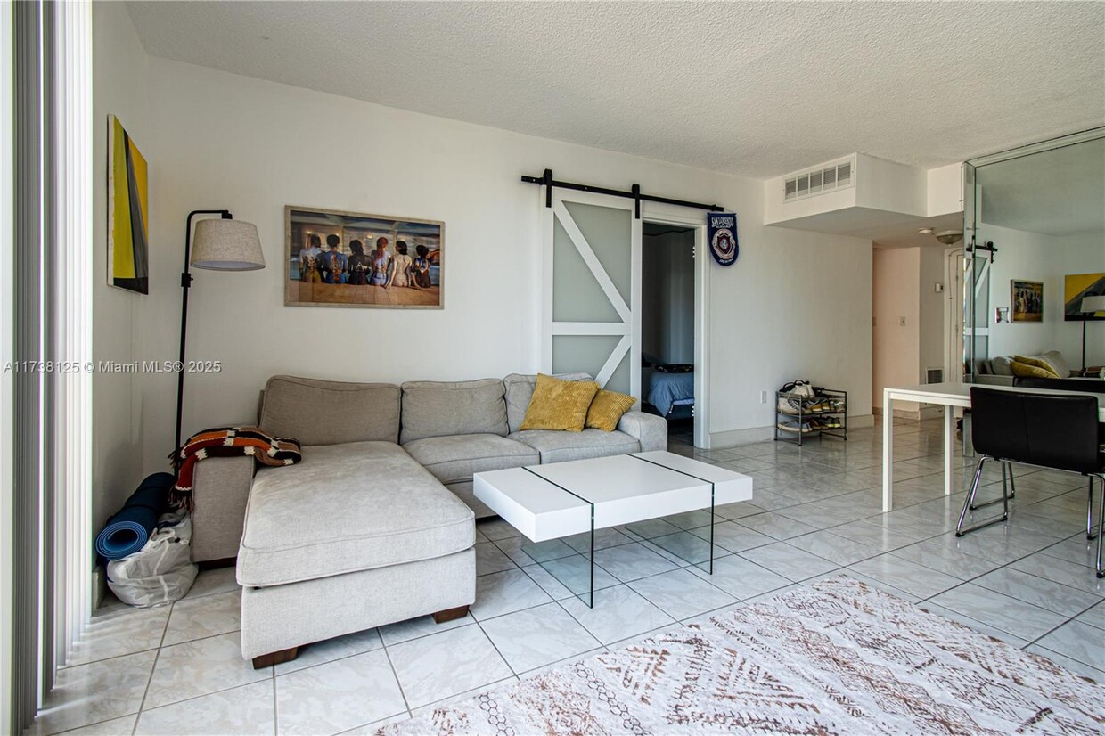 Foto principal - 800 West Ave