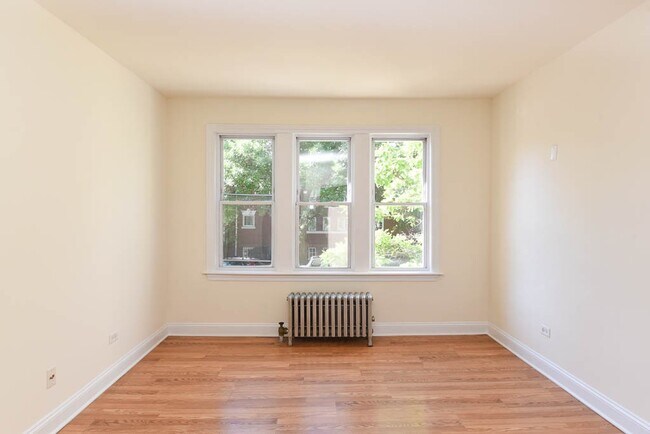 Building Photo - 2600 N Kimball Ave