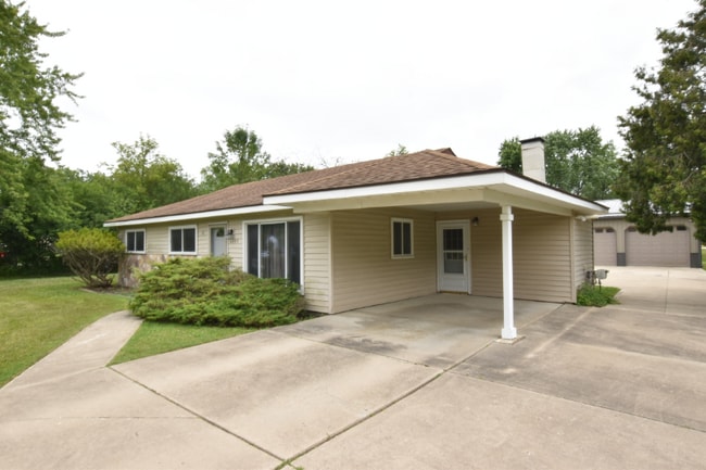 Building Photo - 6333 Hermana Rd