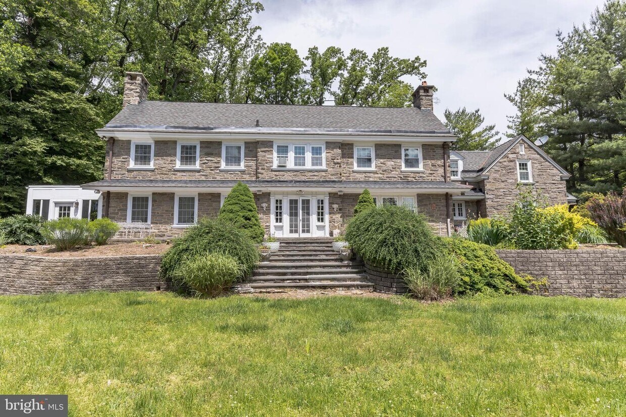 Primary Photo - 123 Gypsy Ln