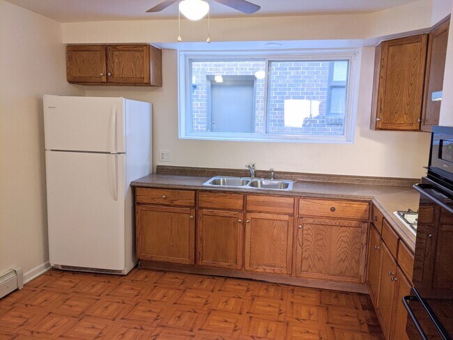 Building Photo - 922 Hinman Ave