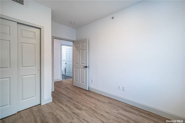 Building Photo - 88-56-88162 162nd St