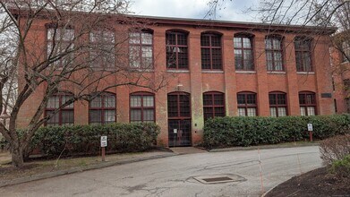 Building Photo - 839 Main St