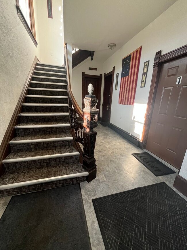 Building Photo - 1 Bed 1 Bath Apartment