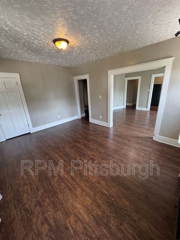 Primary Photo - 311-313 W Burgess St