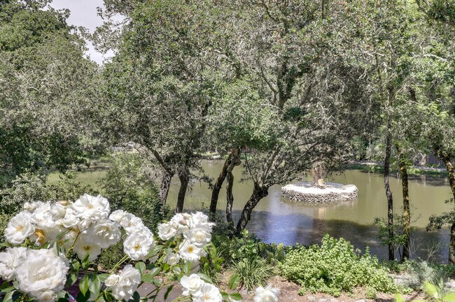 Building Photo - 4460 Lakeside Rd