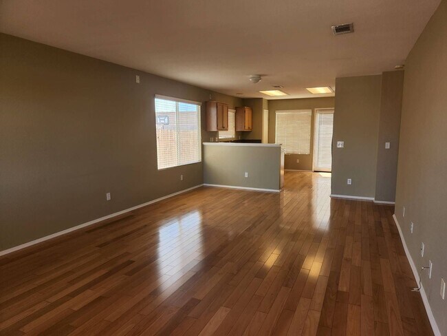 Building Photo - 5926 Regino Ave