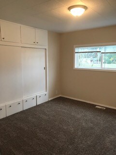 Building Photo - ACT FAST!!! RARE VACANCY!!!