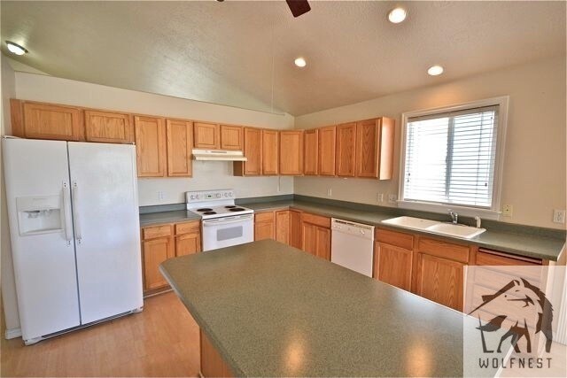 Building Photo - Fantastic 5 Bedroom Draper Home