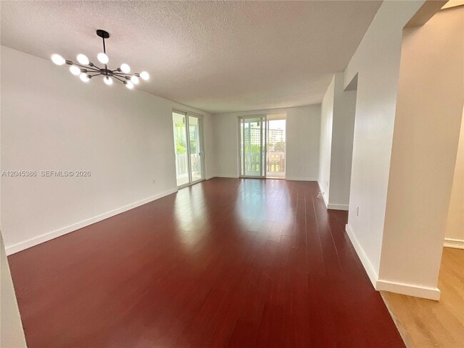 Foto del edificio - 919 Hillcrest Dr