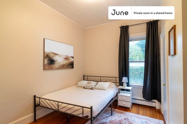 Private bedroom in 3 bed/1 bath Home - Private bedroom in 3 bed/1 bath Home