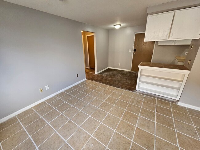 Foto del edificio - 1885 N Taylor Rd