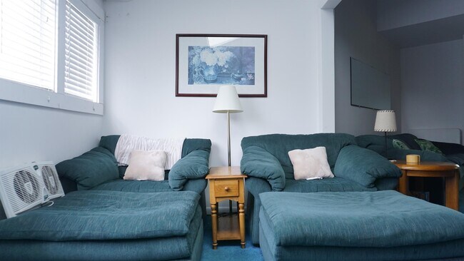 Foto del edificio - 562 Winterbrook Rd