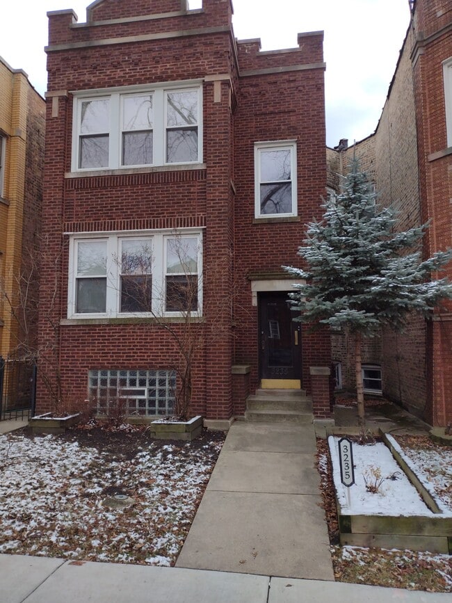 Building Photo - 3235 W Warner Ave