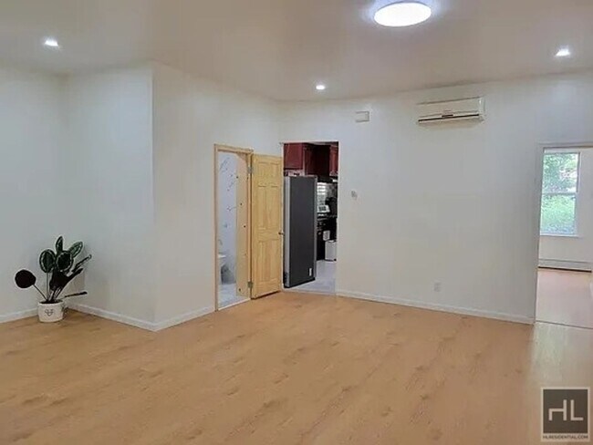 Foto del edificio - NICHOLS AVENUE