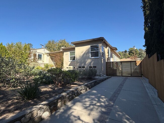 Foto del edificio - Amazing 3 Bedroom Montrose Home!