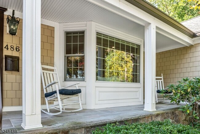 Building Photo - 486 Weymouth Dr