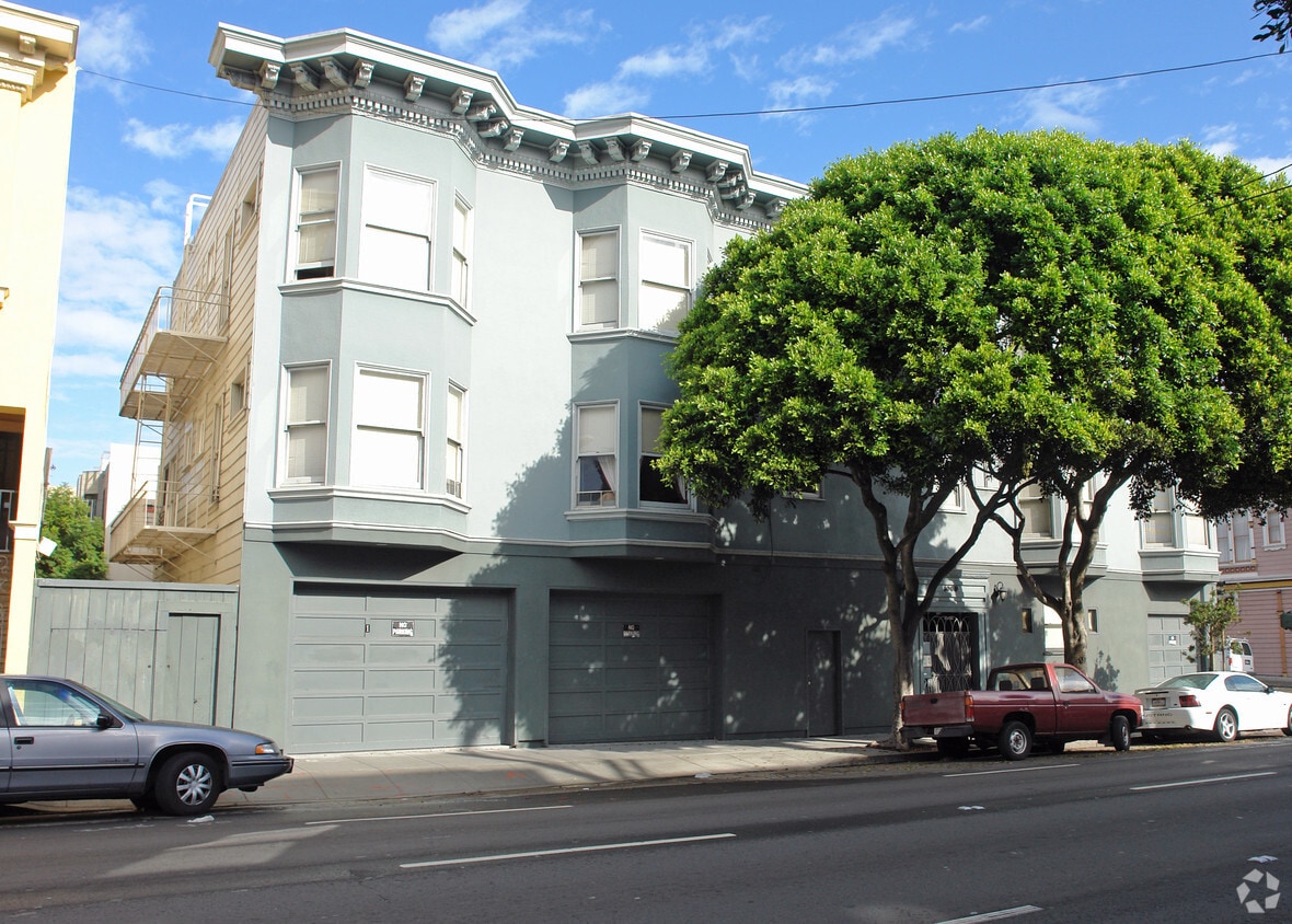 Primary Photo - 1000 Oak Street