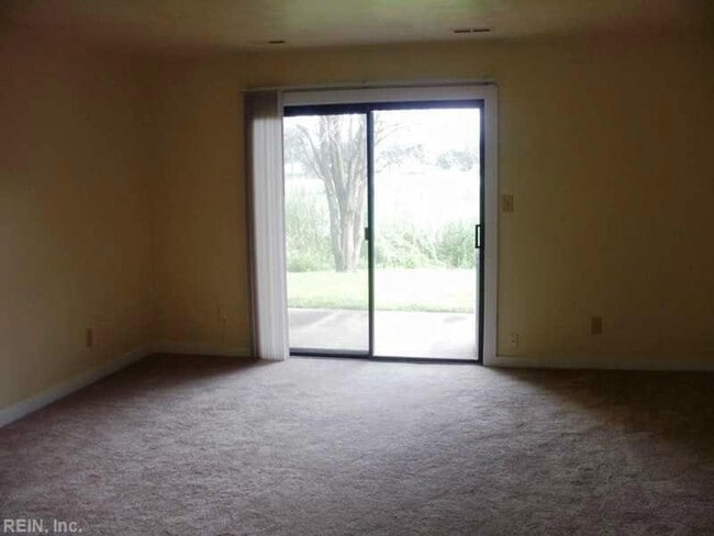 Foto del edificio - 2 BED / 1.5 BATH CONDO