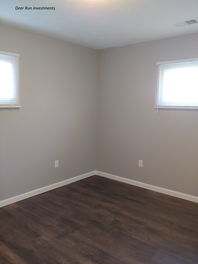 Building Photo - 255 Marchmont Dr