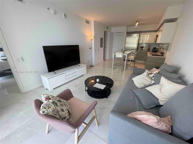 Building Photo - 1300 Brickell Bay Dr