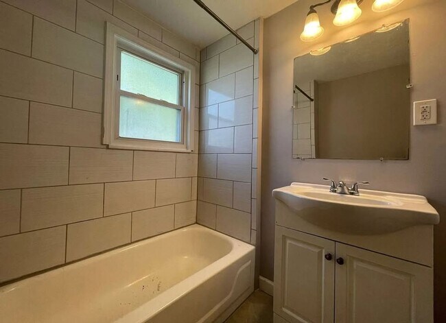 Foto del edificio - 3 bedroom house! WON'T LAST!
