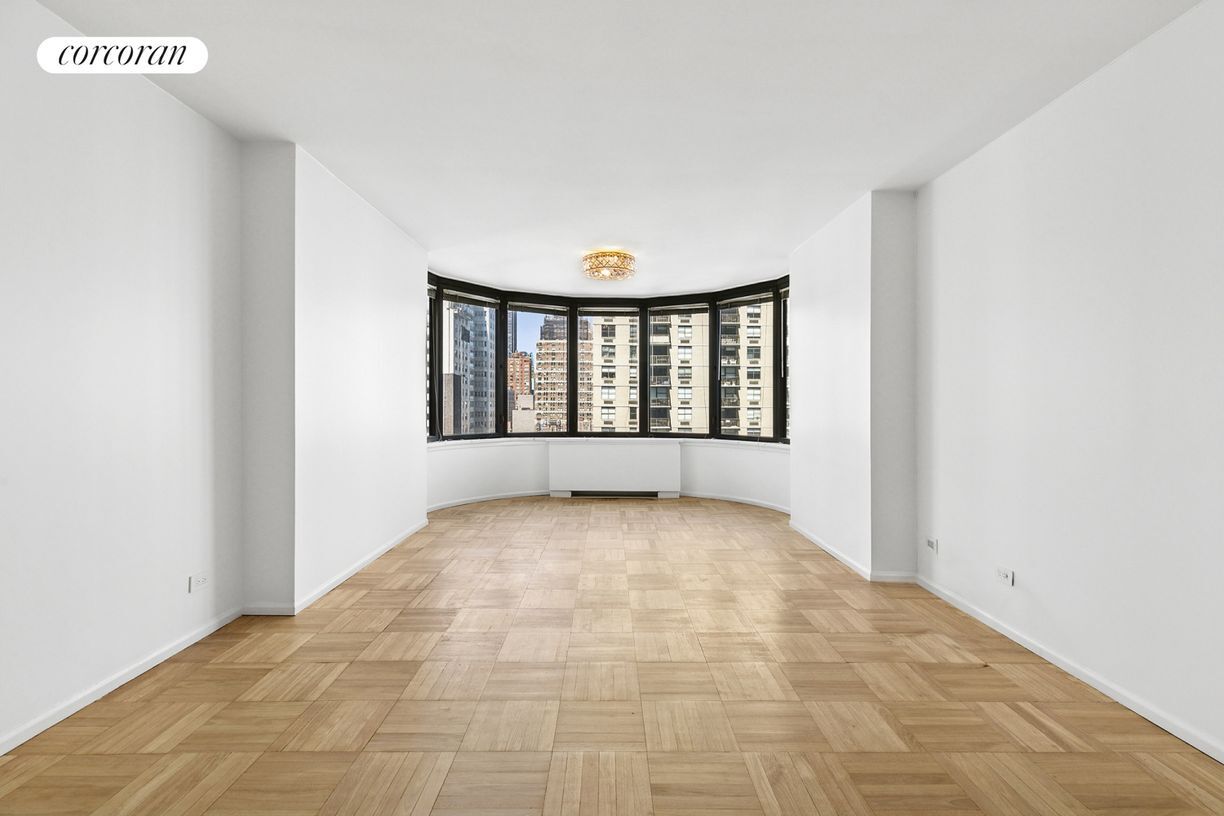 Foto principal - 330 E 38th St