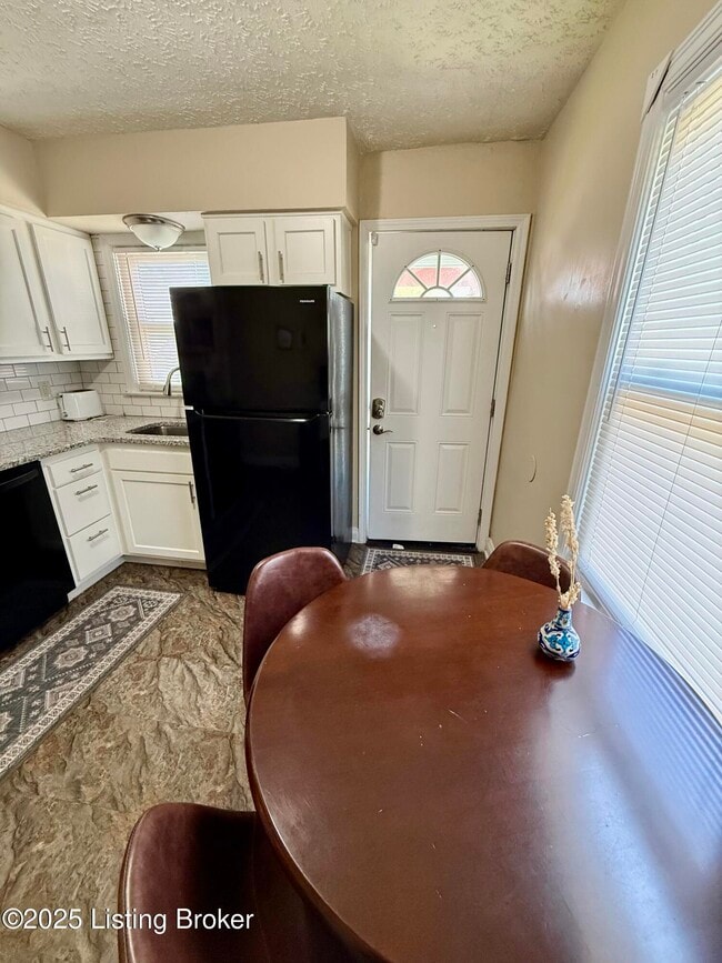 Building Photo - 2402 Bradley Ave