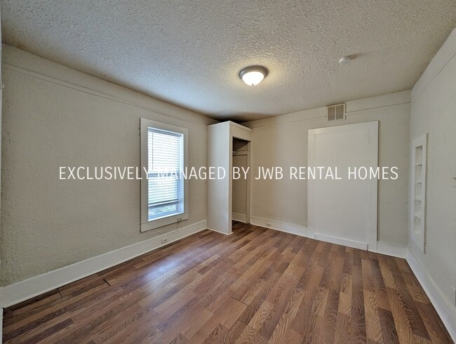 Building Photo - 1137 E 26th St