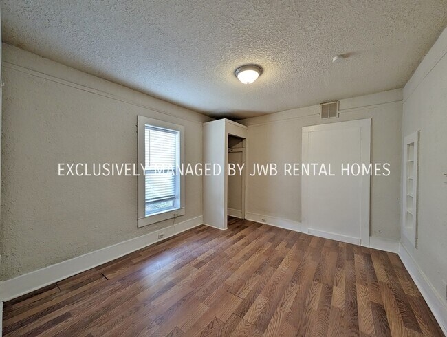 Foto del edificio - 1137 E 26th St