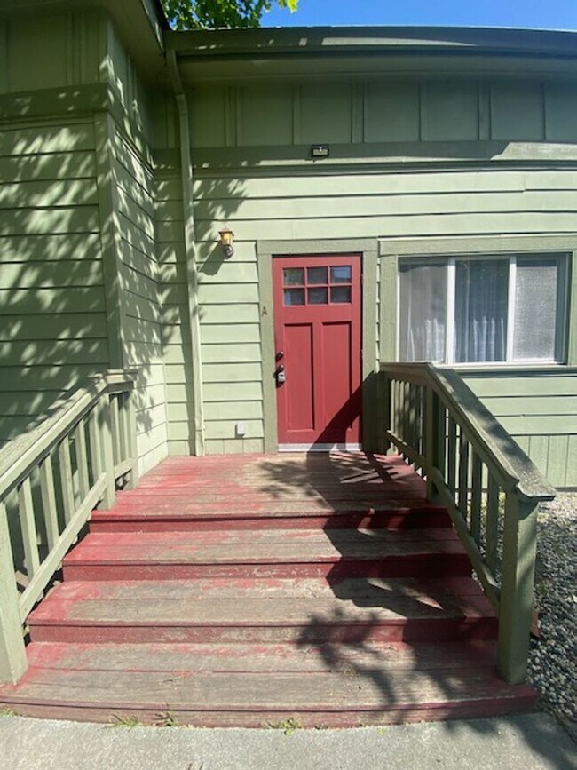 Foto del edificio - 1021 E St