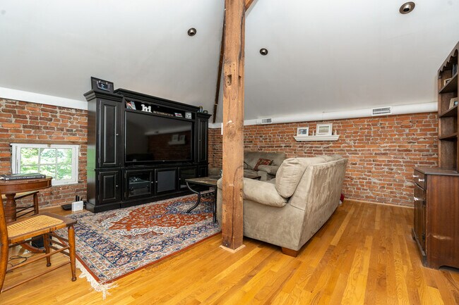 Building Photo - 45605 Cass Ave