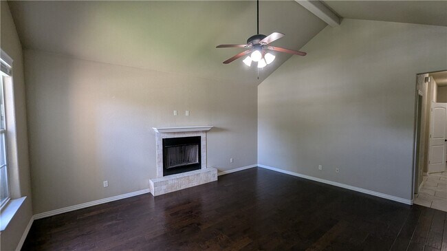 Foto del edificio - 4001 S W Capstone Ave