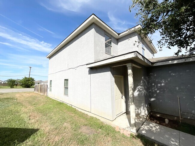Foto del edificio - Lovely 2-story | 3-bedroom | 2.5-bath dupl...
