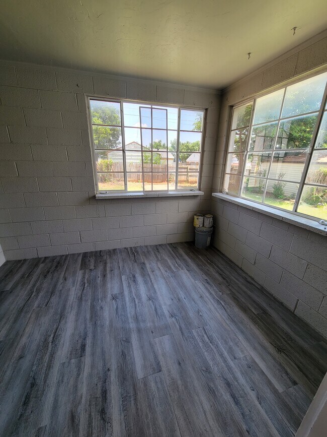 Laundry room - 504 N Marshall Dr