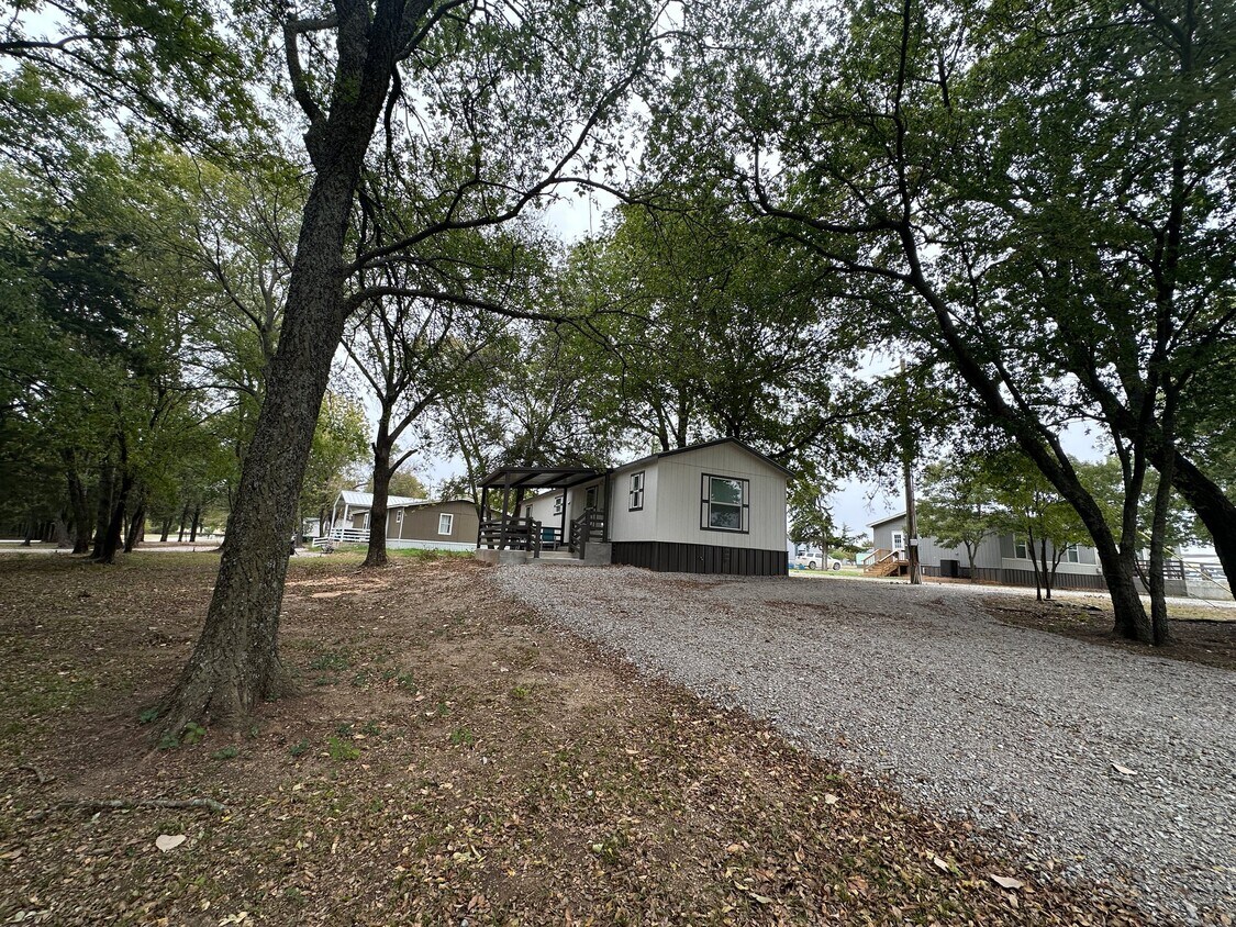 Building Photo - 13776 Holiday Park Dr