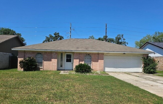 Building Photo - 10930 Fallbrook Dr