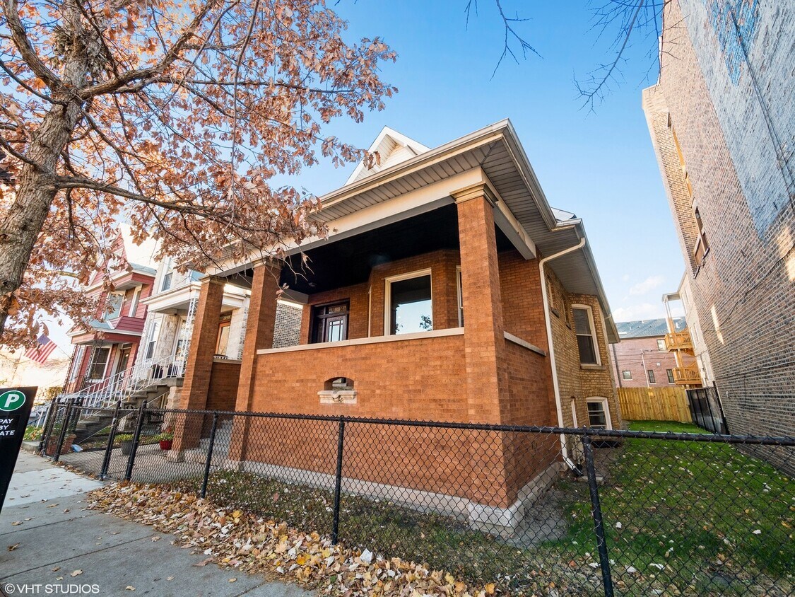 Primary Photo - 2053 W Irving Park Rd