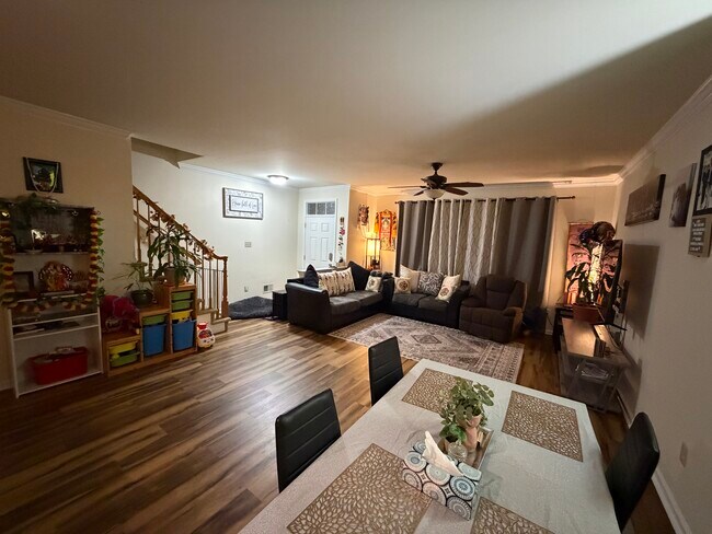 Foto del edificio - 50 Clover Pl