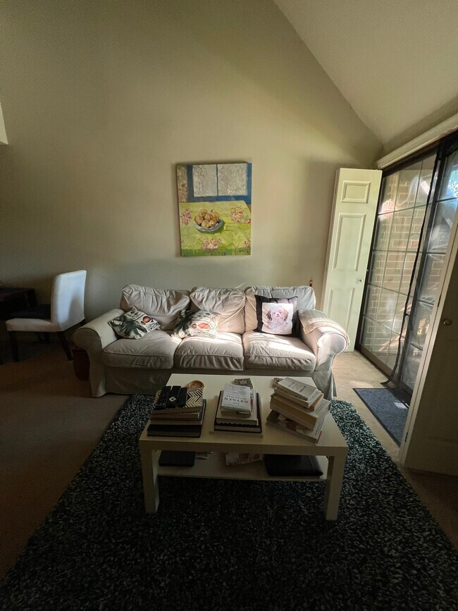 Foto del edificio - 183 Loomis Dr