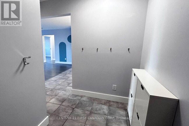 Building Photo - 1096 Jalna Blvd