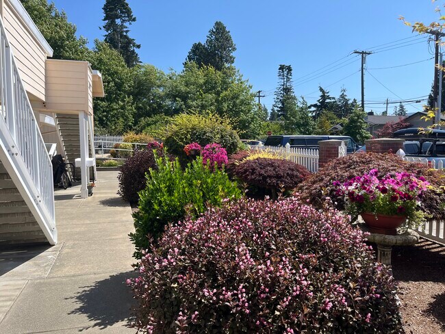 Building Photo - 1307 McKenzie Ave