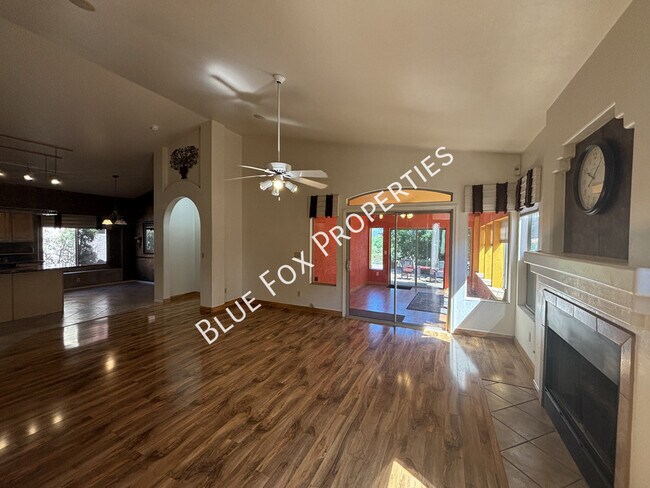 Foto del edificio - 9511 E Briana Ln