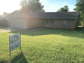 Building Photo - 4638 SE Brighton Dr