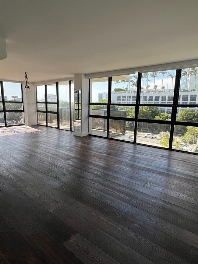 Foto del edificio - 600 NE 36th St