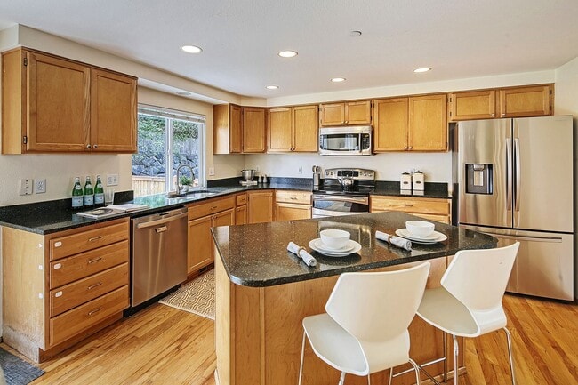 Building Photo - 4bd/2.5ba Renton Home